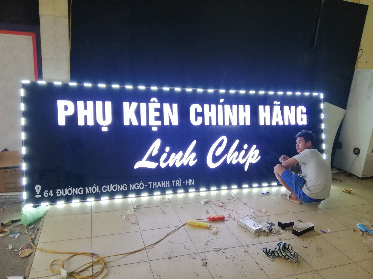 mẫu biển hiệu cửa hàng điện thoại máy tính tại Hà Nội