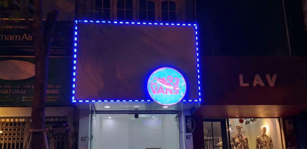 Mẫu biển quảng cáo shop giày dép tại Đặng Văn Ngữ - Hà Nội