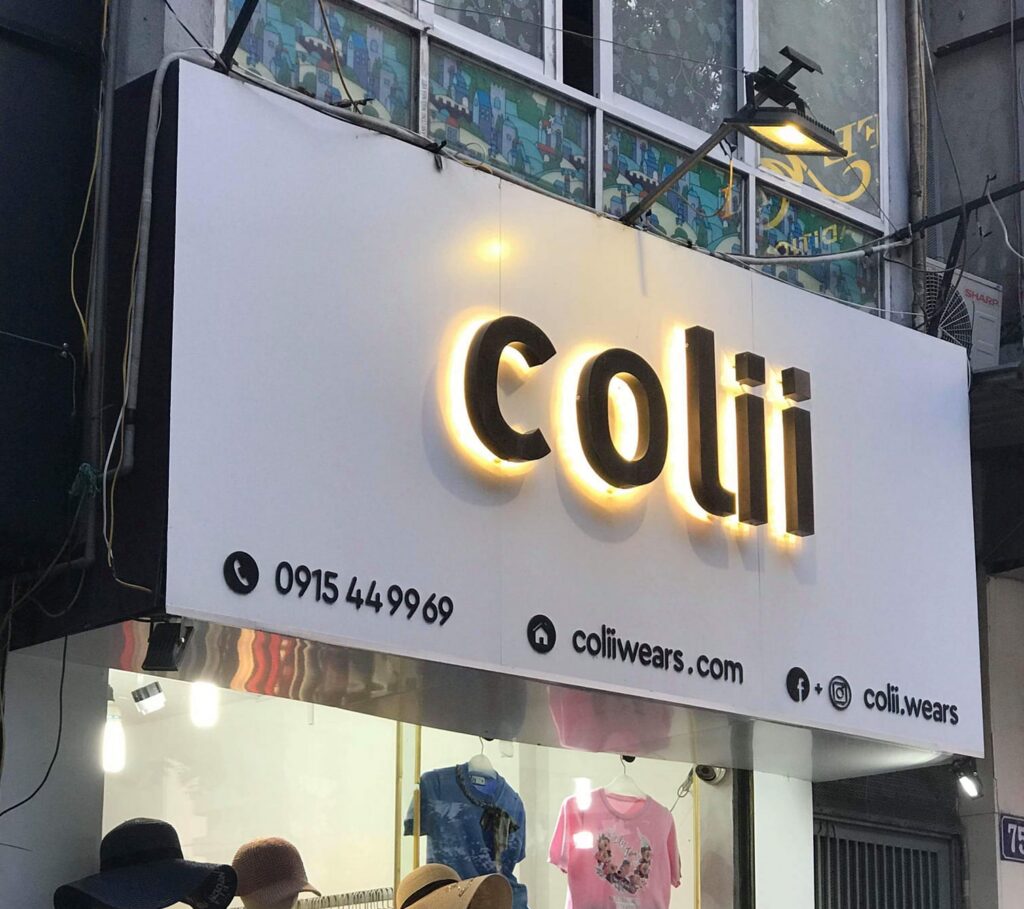 Mẫu biển quảng cáo shop thời trang nữ đơn giản và nổi bật tại Hà Nội