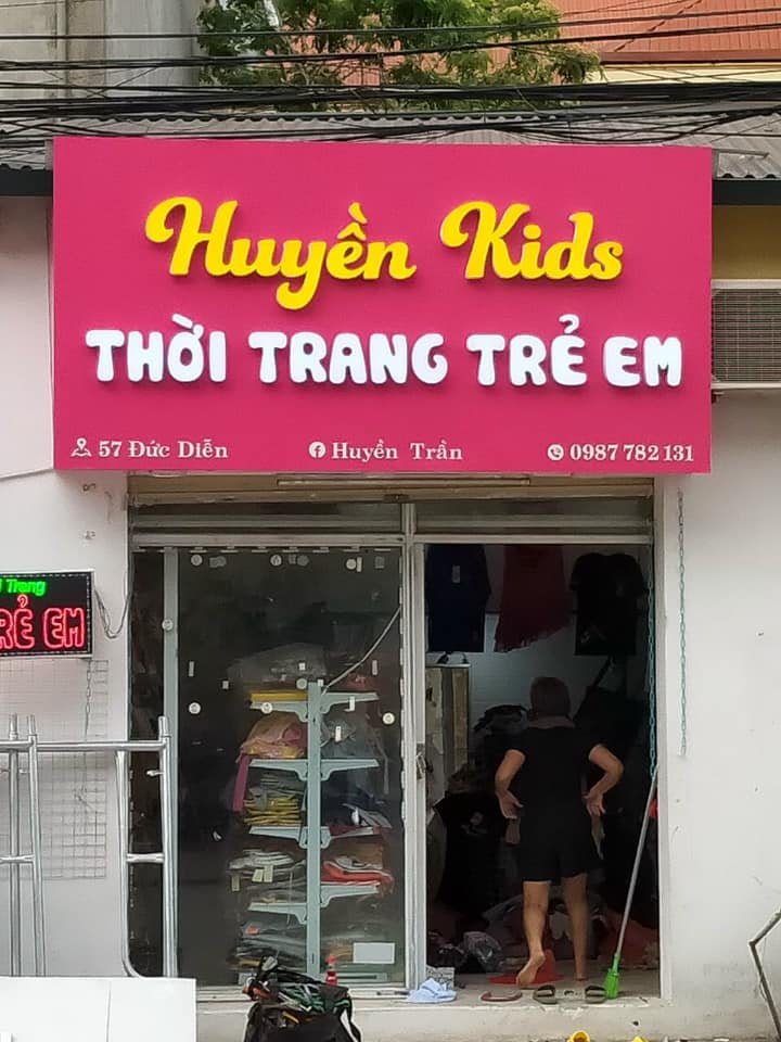 Biển quảng cáo shop quần áo thời trang trẻ em tại Hà Nội