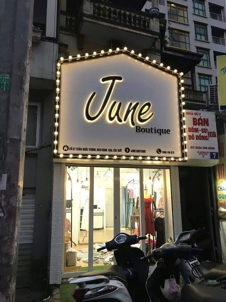Biển quảng cáo shop thời trang nữ tại Hà Nội
