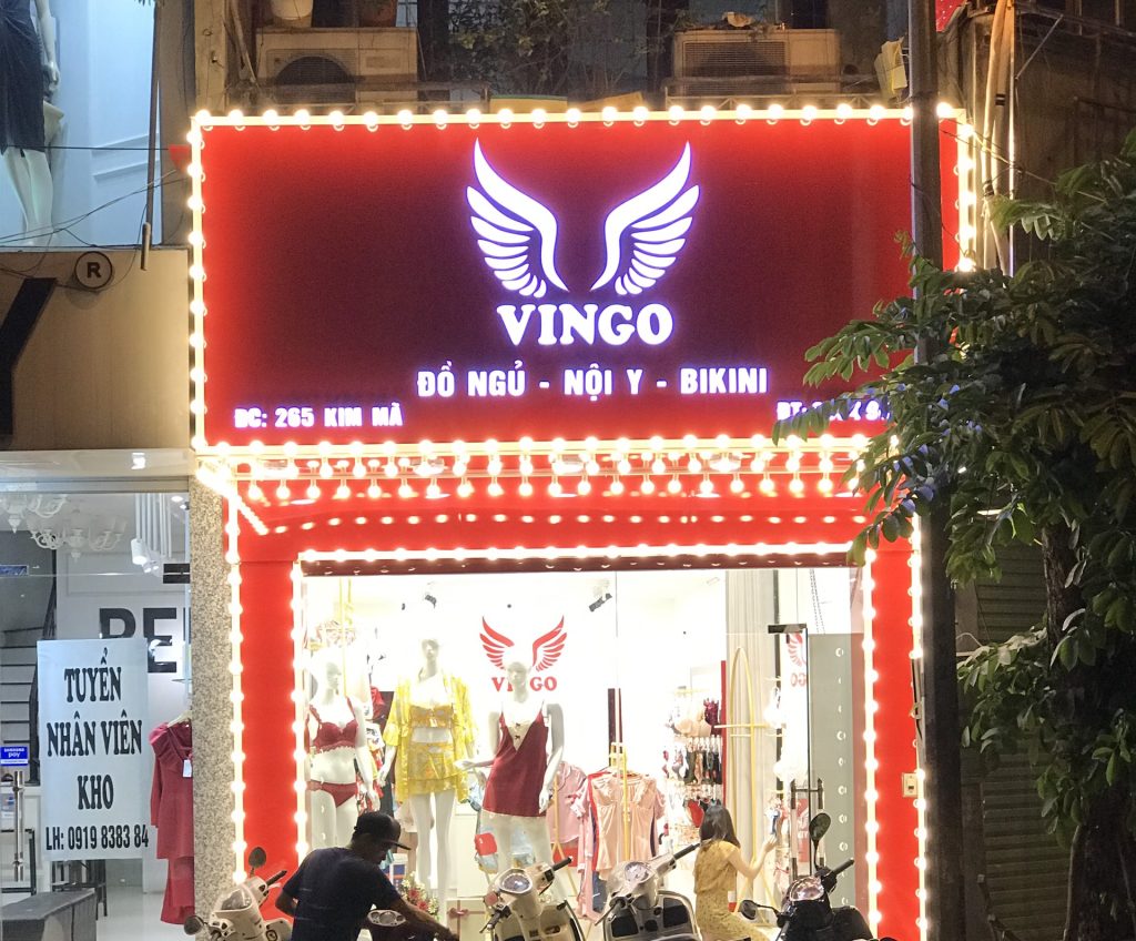 Làm biển hiệu shop thời trang chữ nổi đèn led tại quận Đống Đa