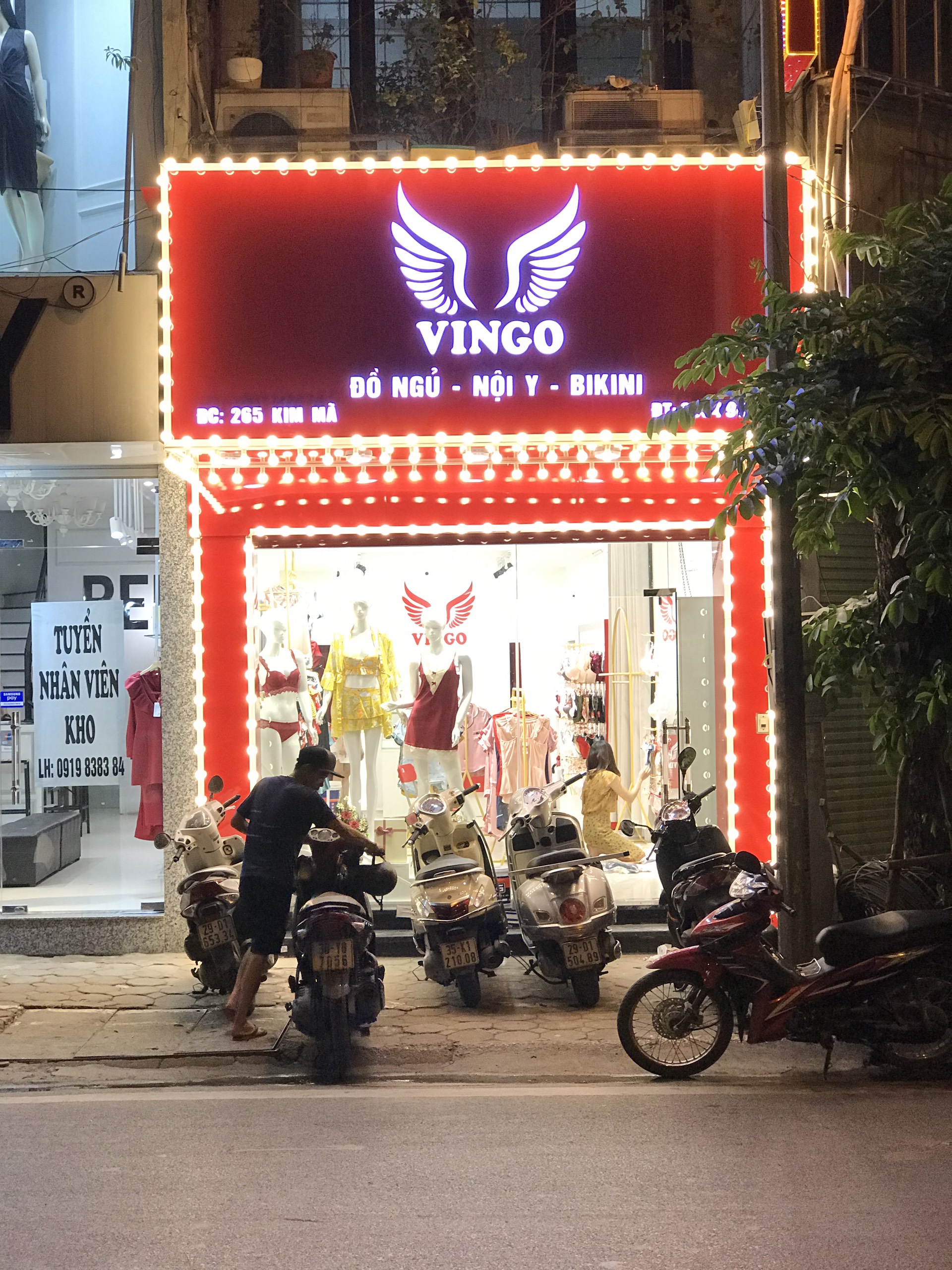 Biển quảng cáo shop thời trang Vingo tại Hà nội
