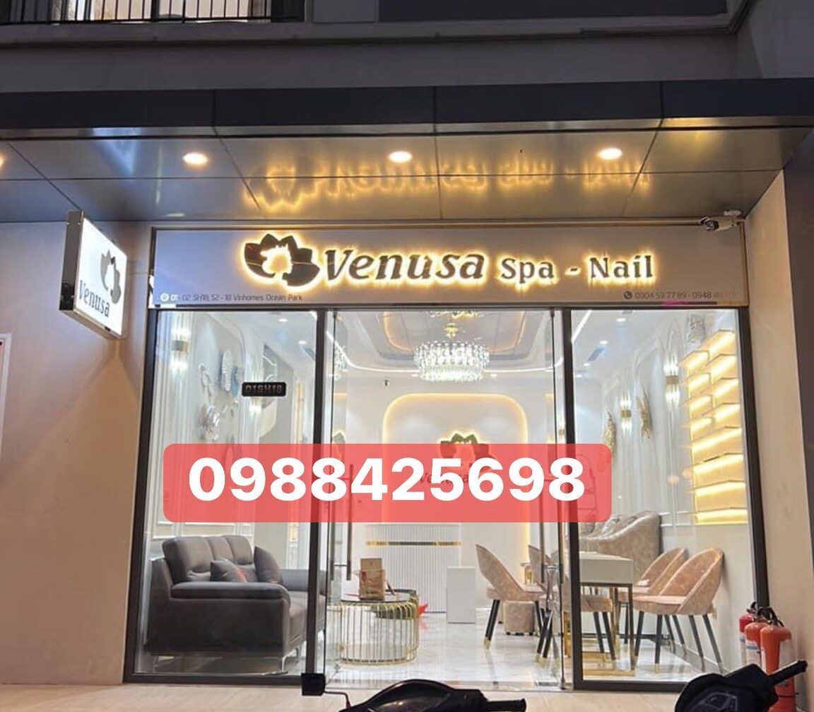 Biển quảng cáo spa chữ nổi inox sáng hắt chân tại Long Biên