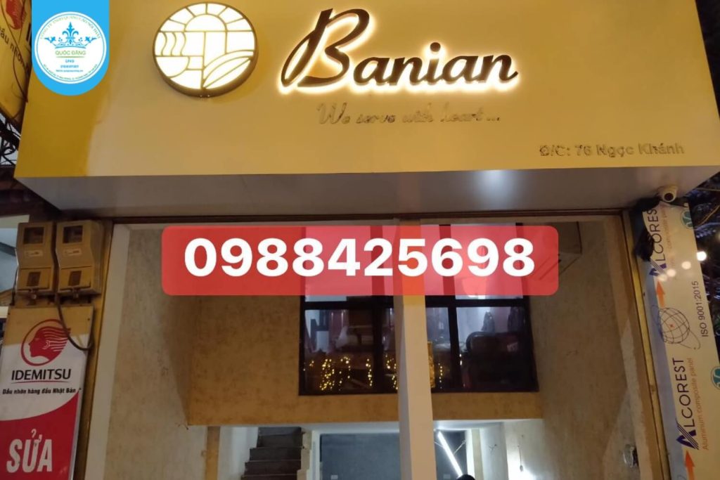 Biển hiệu cửa hàng tại Ba Đình