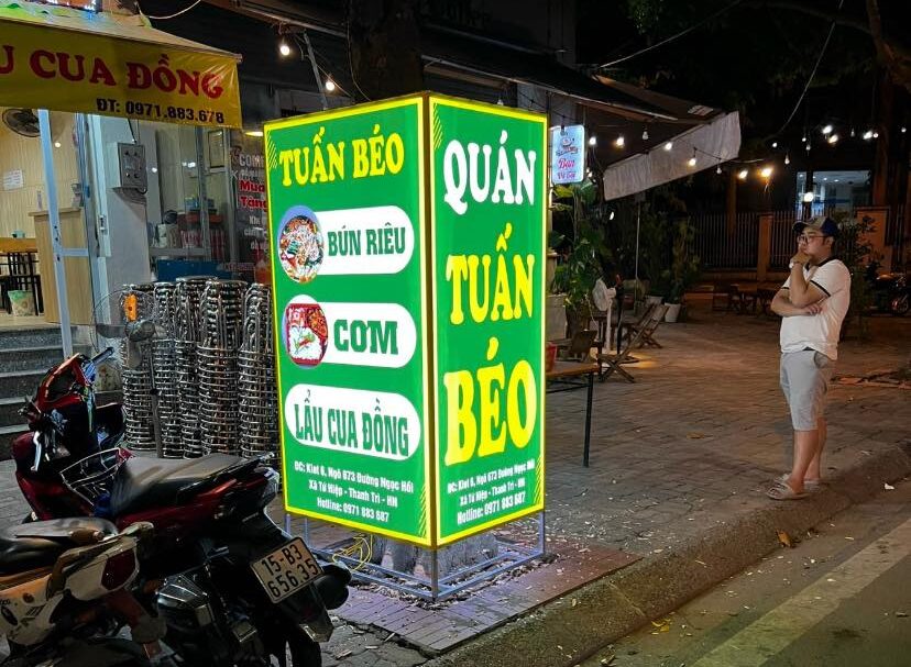 Biển vẫy nhà hàng tại Hà Nội