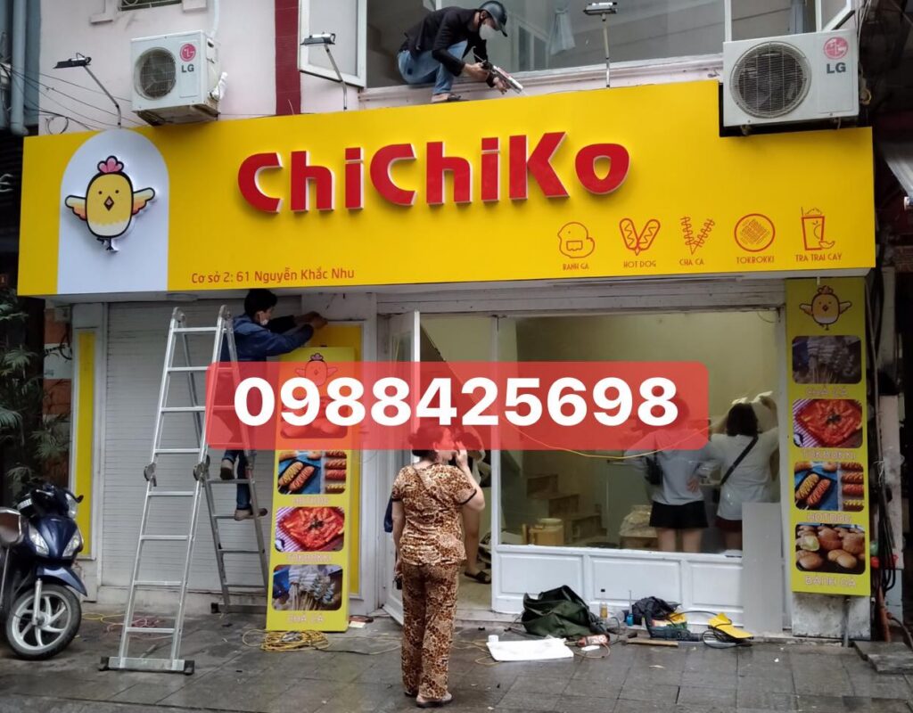 Biển quảng cáo quán ăn nền vàng chữ đỏ nổi bật