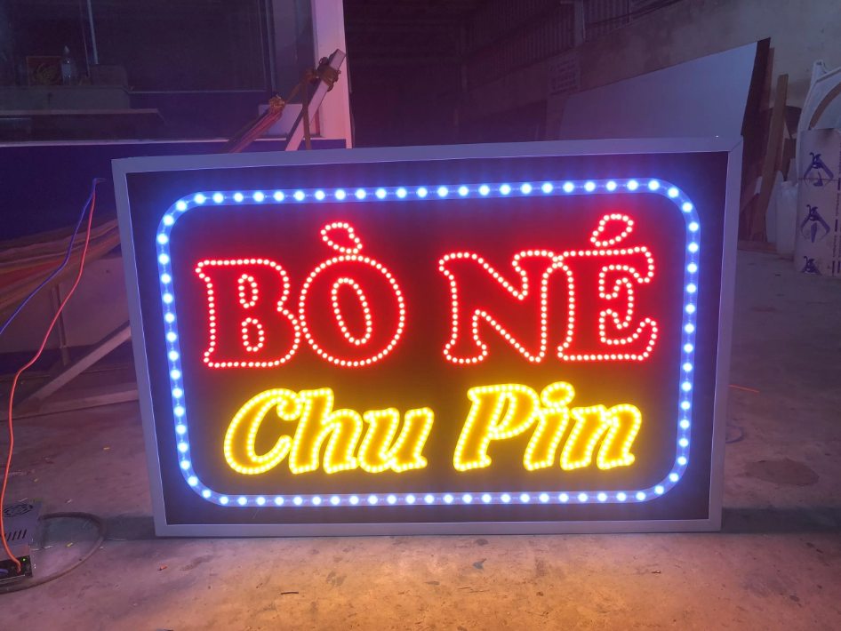 Biển vẫy nhà hàng LED nổi bật vào ban đêm