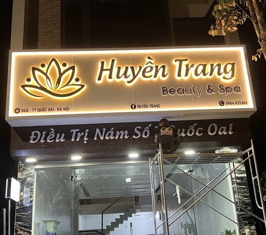 Biển Spa chữ nổi mica hiện đại