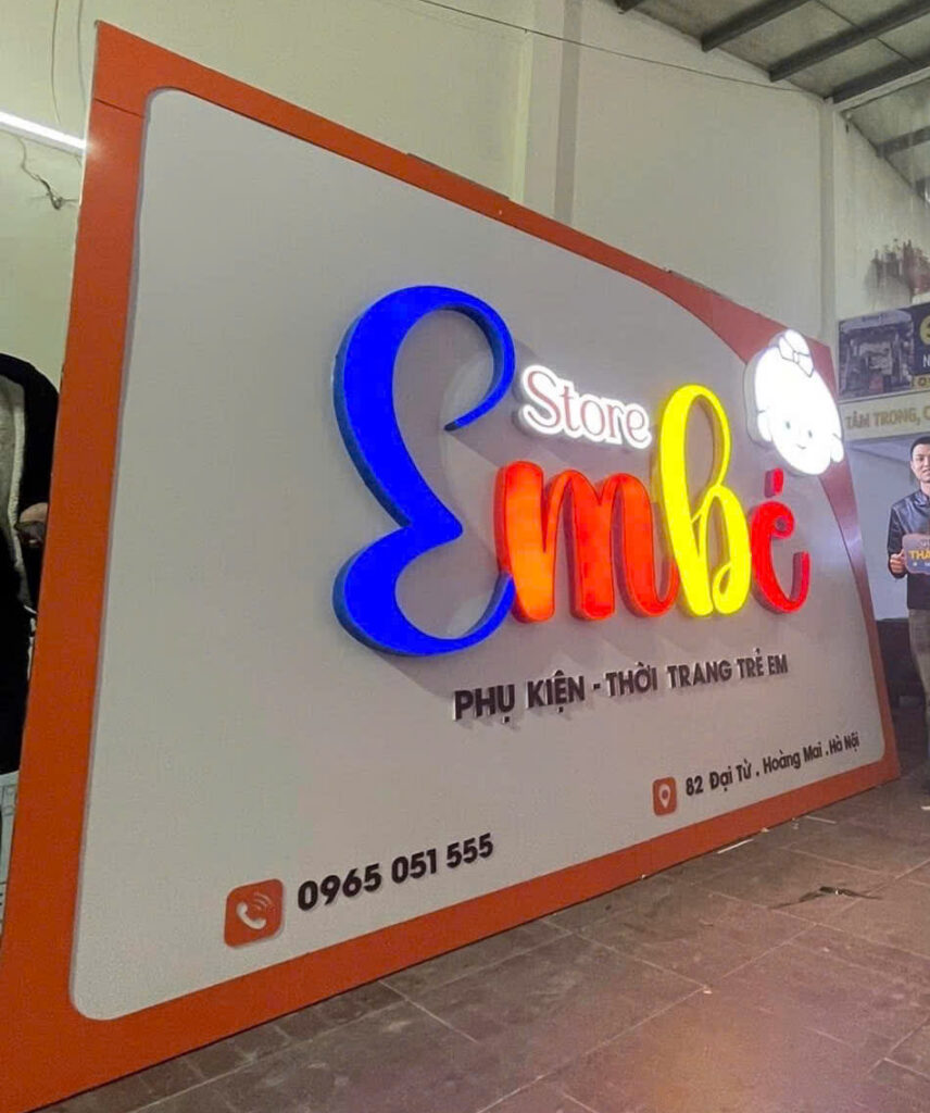 Biển shop thời trang trẻ trung, nổi bật