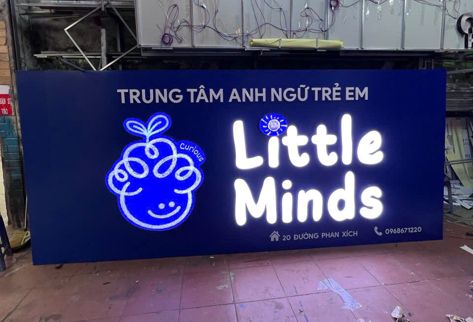 Biển hiệu trung tâm Anh Ngữ