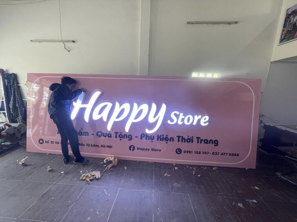 Biển quảng cáo được thiết kế và gia công theo kích thước mặt tiền thực tế.