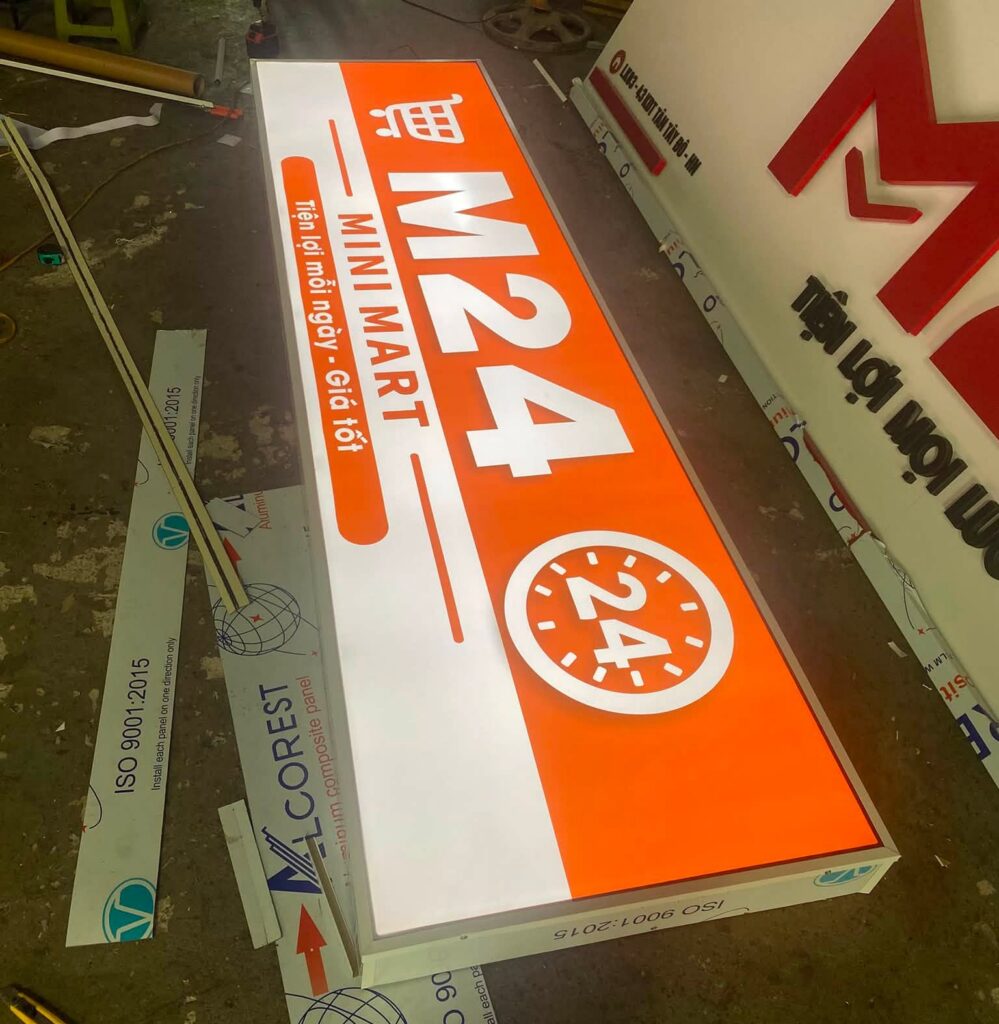 Biển hộp đèn LED giúp mặt tiền nổi bật vào ban đêm