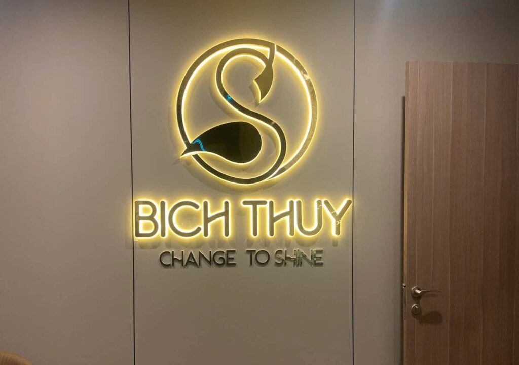Bộ chữ nổi sáng chân trong nhà
