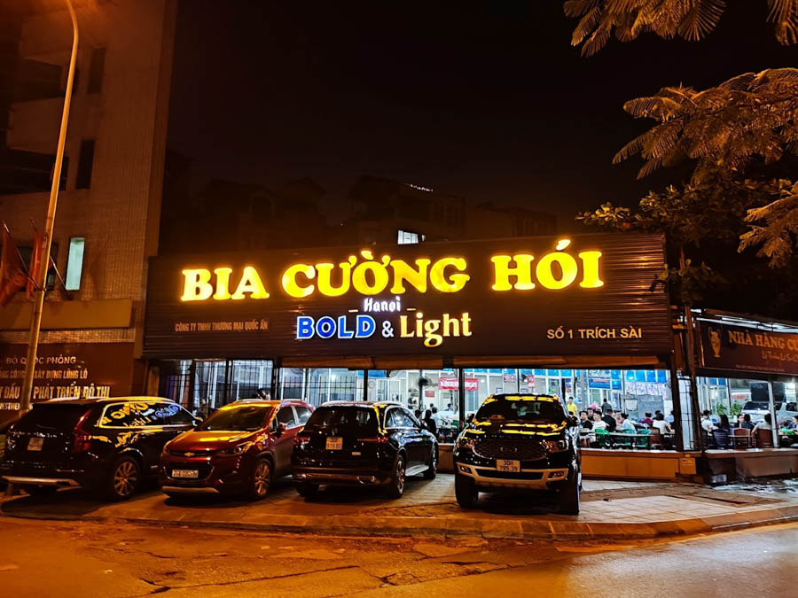 Biển quảng cáo quán bia tại Hà Nội