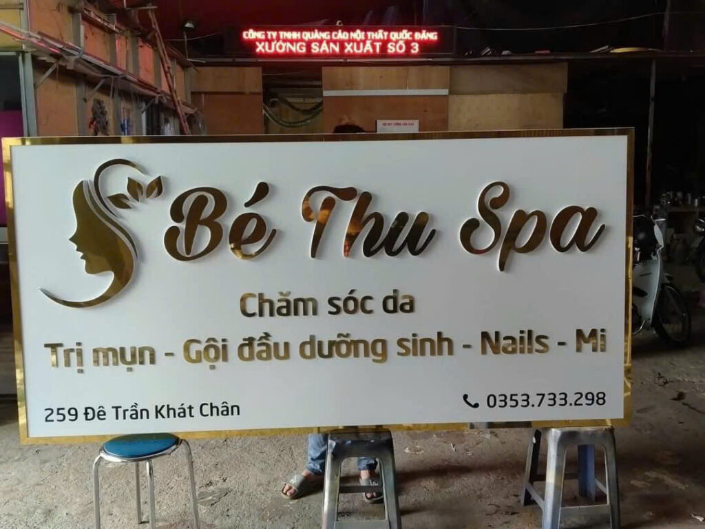 Xưởng sản xuất biển quảng cáo của Quốc Đăng tại Lĩnh Nam, Hà Nội.