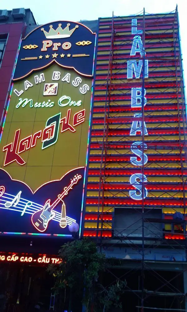 Biển quảng cáo karaoke Lam Bass nhiều tầng kết hợp LED thanh