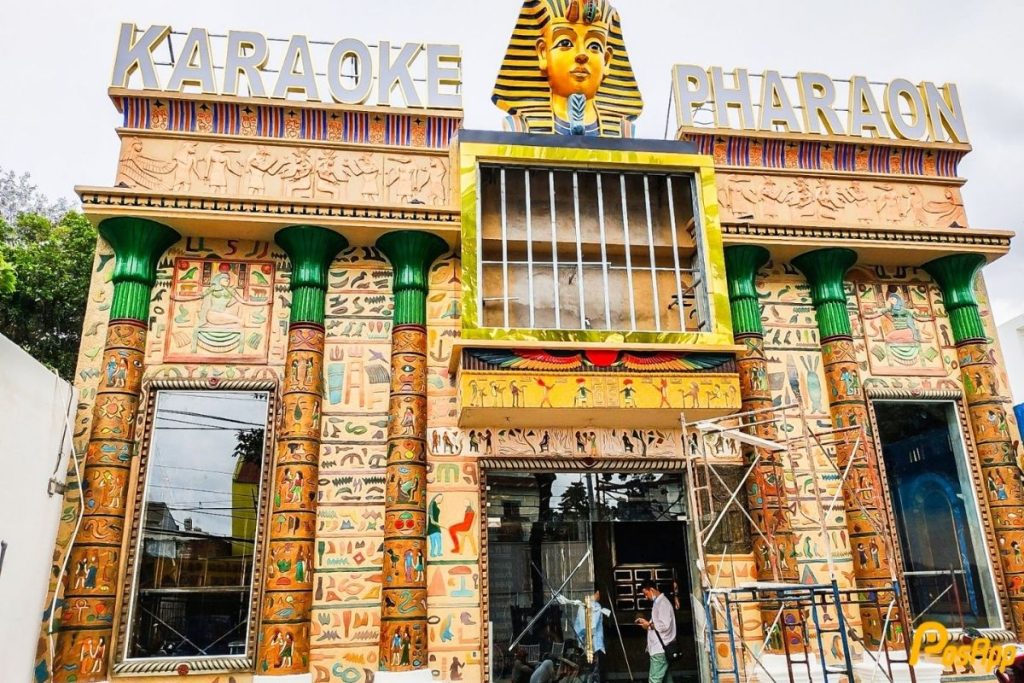 Biển quảng cáo karaoke Pharaoh chủ đề Ai Cập