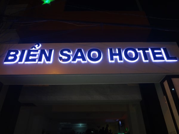Chữ nổi đèn LED khách sạn