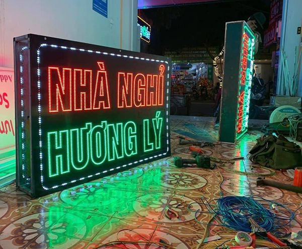 Biển vẫy nhà nghỉ cắm led nhấp nháy