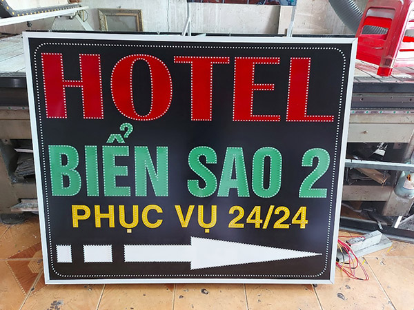 Biển vẫy khách sạn