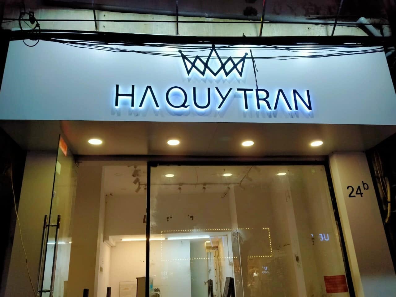 Biển alu chữ nổi cửa hàng mỹ phẩm mặt tiền gọn