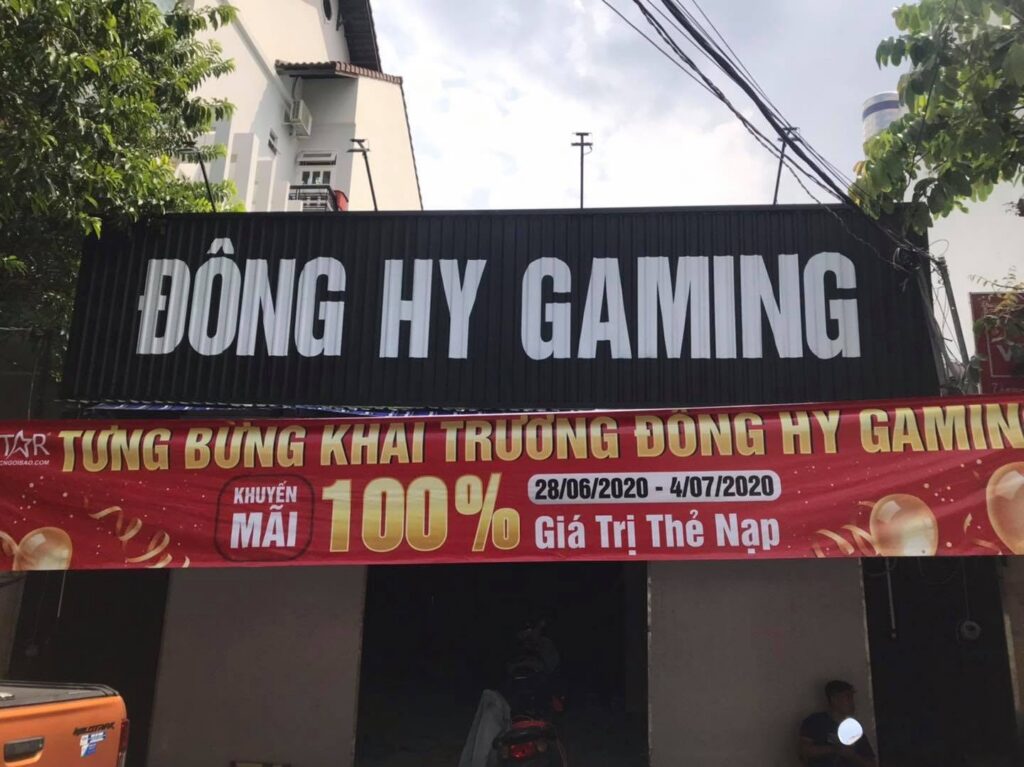 Biển quán gaming nền tôn sóng