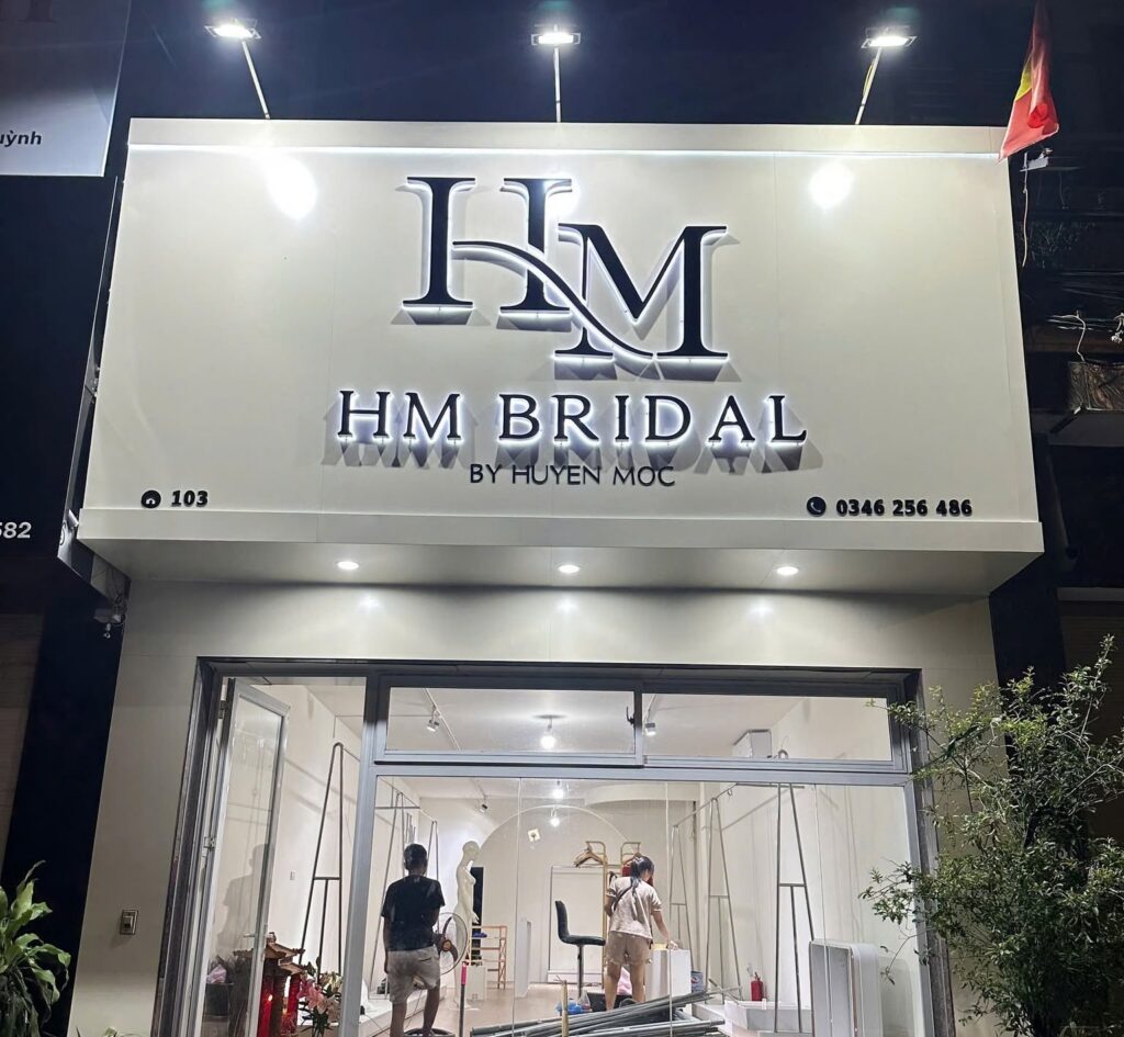 Biển shop thời trang tại Giải Phóng