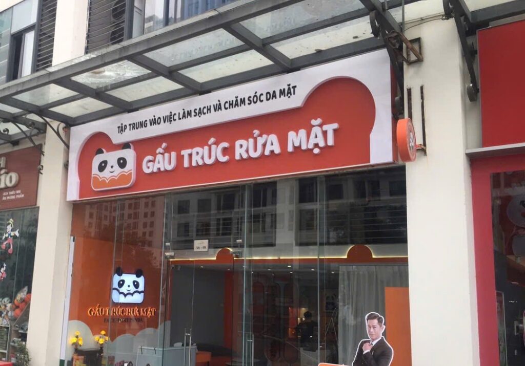Biển cửa hàng chăm sóc da tại Giải Phòng