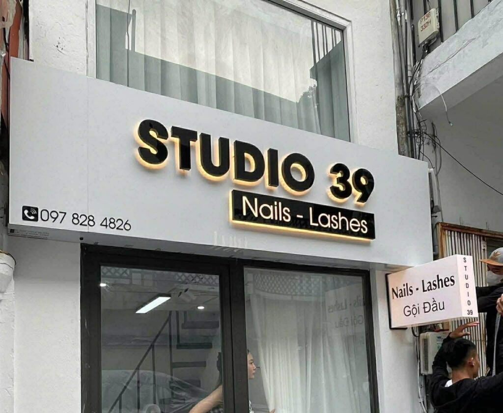 Biển quảng cáo tiệm Nail phố Kim Ngưu