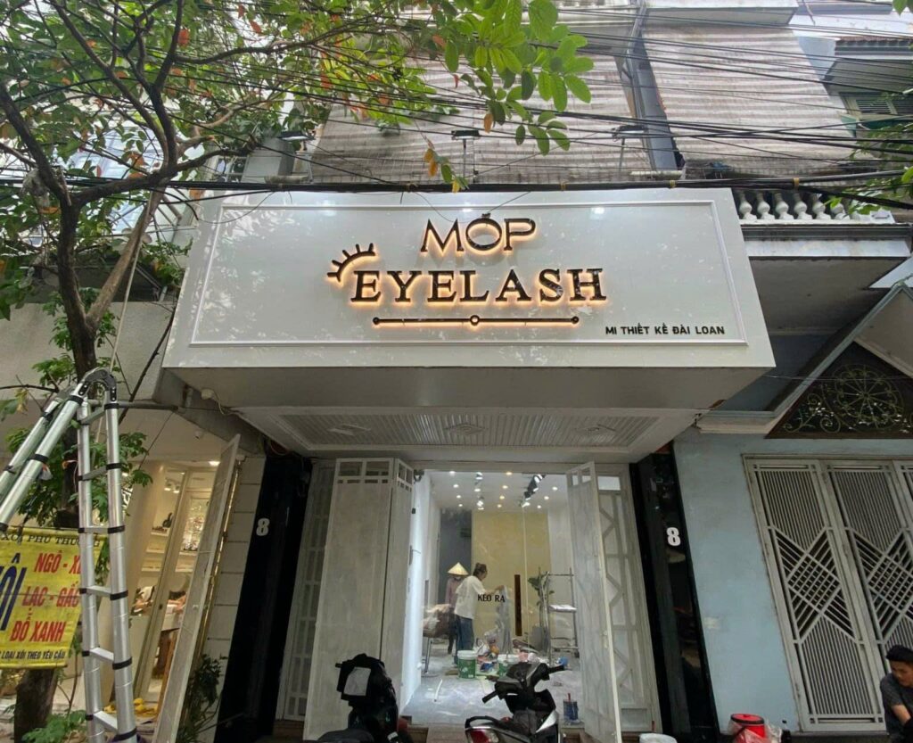 Biển quảng cáo spa-nail phố Lạc Trung