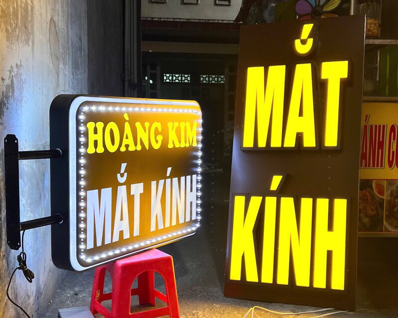 Biển vẫy cửa hàng kính mắt