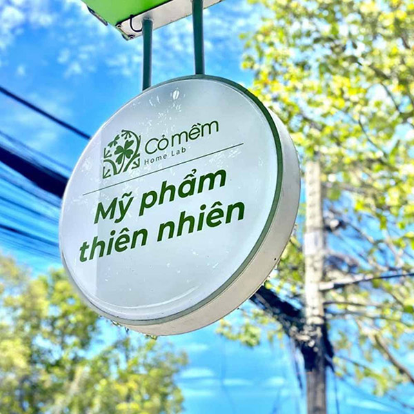 Biển vẫy cửa hàng mỹ phẩm