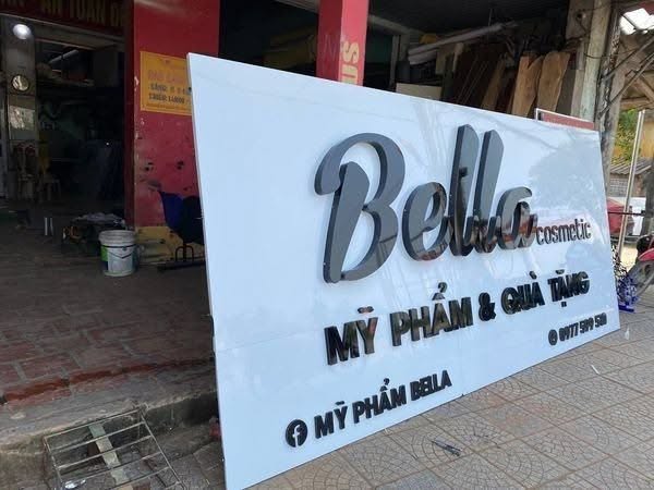 Biển cửa hàng mỹ phẩm đơn giản