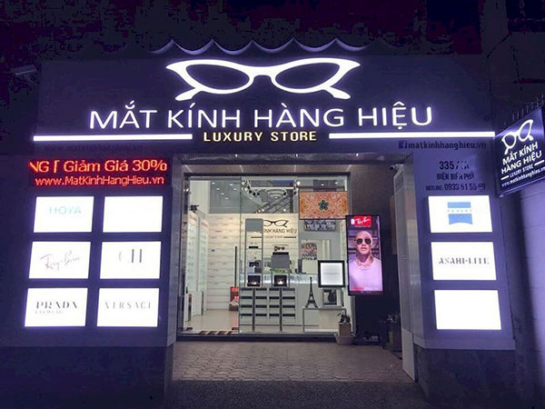 Biển cửa hàng kính mắt chữ nổi sáng