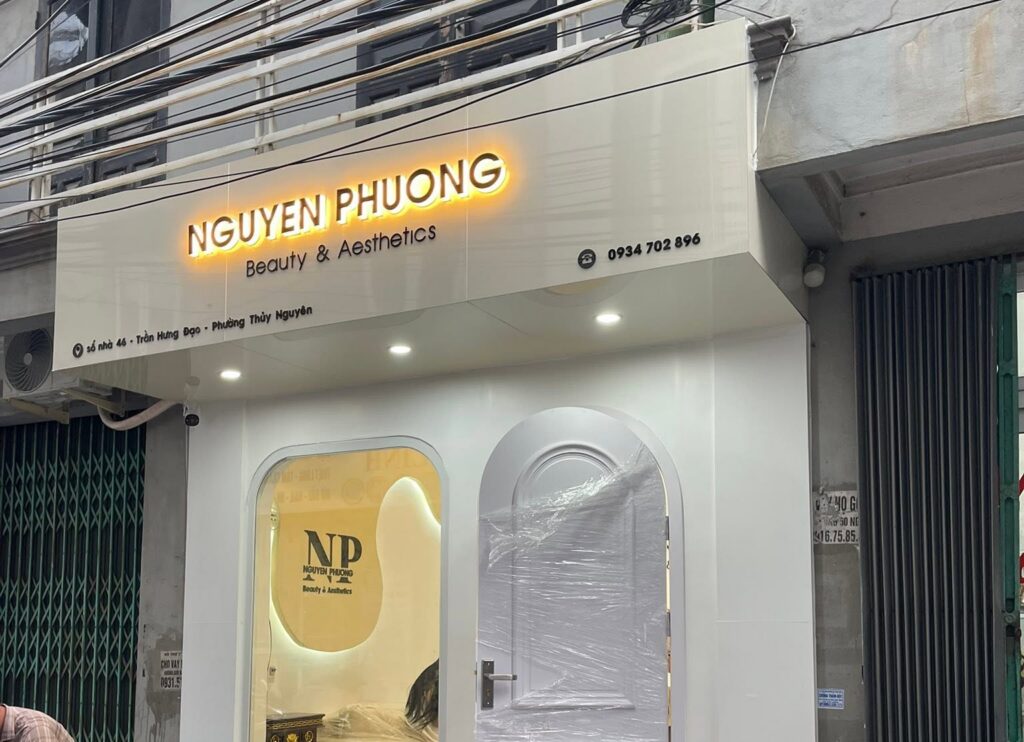 Làm biển quảng cáo cửa hàng mỹ phẩm tại Hà Nội