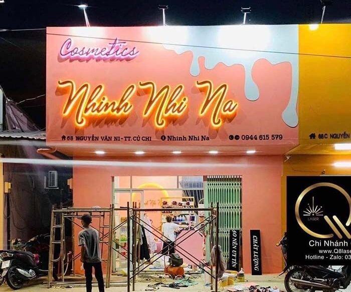 Chữ nổi mica LED sáng chân shop mỹ phẩm